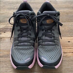 New Balance Fresh Foam X Hierro Mid-Cut Hiking Shoes. Grey and Pink. W9.5 M8.